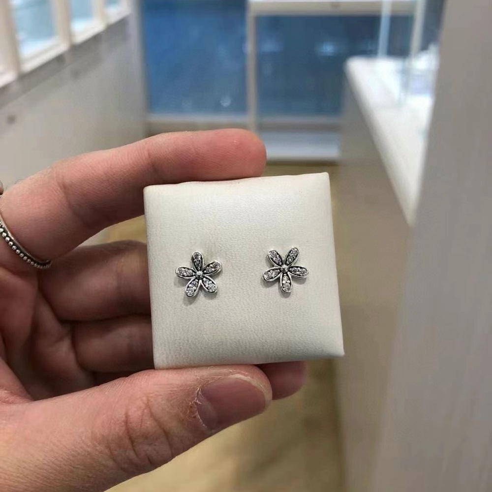 Pandora Sparkling Daisy Flower Stud Earrings